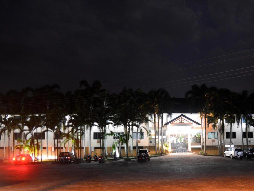 Augusta Pelabuhan Ratu Hotel Sukabumi Exterior foto